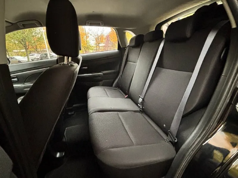 Продам mitsubishi asx рестайлинг год выпуска:2013 объём двигателя:1.6.v16 кпп механическая родной пробег:128.000 км один собственник автомобиль в родном окрасе! не один болтик не крутился состояние кузова без нюансов рыжиков, корозии, нет автотека✅ комплектация подогрев сидений,4 стеклоподъемника, подогрев руля, кондиционер, подогрев стекл, abs esp электро зеркала, aux bluetooth и много чего прочего для комфортного вождения авто обслуживался всегда по регламенту так же сейчас готов к зимней эксплуатации, в автомобиле недавно сделали полное т. о, так же новая зимняя резина + комплект летней с дисками автомобиль гаражного хранения, запасное колесо не разу не эксплуатировалось авто без нюансов и вложений! продажа от собственника любой вид оформления цена 1.020.000р г. донецк номер телефона +7949-510-46-92 - фотография - 7