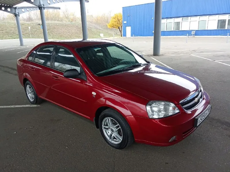 Цена 615 000 + торг продам chevrolet lacetti шывроле лачети корейской сборки авто в идеальном состоянии!! ✓1 хозяин куплен в авто салоне донецка ✓ 2007 год мотор1.6 16 клапанов пробег родной 141 000т км!!! бес единого дтп !! нет нигде коррозии ржавчин царапин и мятин !!! пороги дно стаканы как в новом авто салон идеален ! за авто следили и менялось всё вовремя!! три тыщи км назат заменили масло ремень ролики и свечи по ходовой части всё что нужно было тоже поменял ! авто в ходу как новенькая не стучит ни скрипит мотор работает идеально ! комплектацыя кондиционер заправлен холодит отлично ! гидро усилитель стекло подъемники абс подушки безопасности подогрев зеркал магнитола с экраном камера заднего вида два комплекта колёс лето почти новая и зема на шипах с дисками 2 ключа и серверные книжки осмотр донец номер телефона +79495126369 - фотография - 2