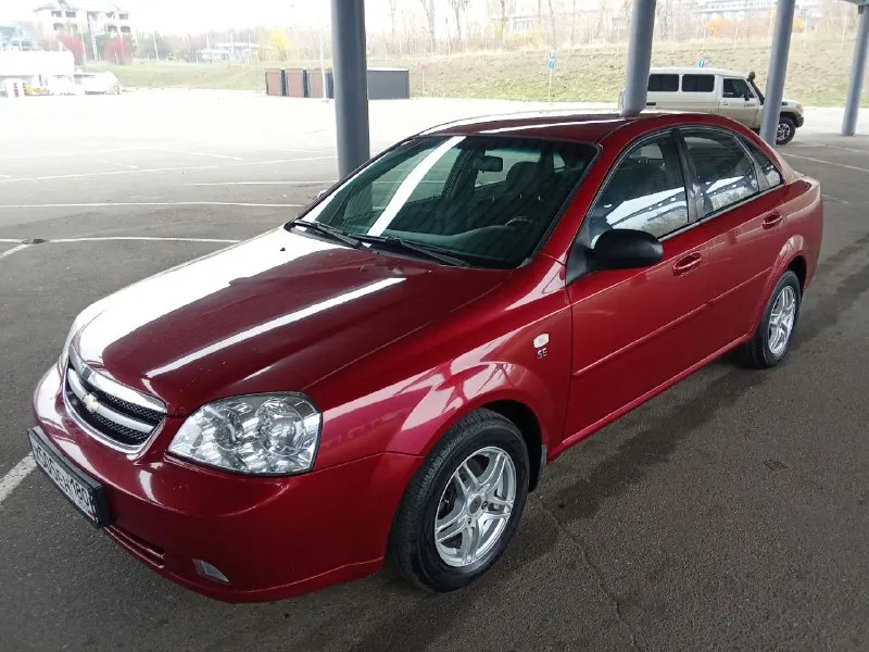 Цена 615 000 + торг продам chevrolet lacetti шывроле лачети корейской сборки авто в идеальном состоянии!! ✓1 хозяин куплен в авто салоне донецка ✓ 2007 год мотор1.6 16 клапанов пробег родной 141 000т км!!! бес единого дтп !! нет нигде коррозии ржавчин царапин и мятин !!! пороги дно стаканы как в новом авто салон идеален ! за авто следили и менялось всё вовремя!! три тыщи км назат заменили масло ремень ролики и свечи по ходовой части всё что нужно было тоже поменял ! авто в ходу как новенькая не стучит ни скрипит мотор работает идеально ! комплектацыя кондиционер заправлен холодит отлично ! гидро усилитель стекло подъемники абс подушки безопасности подогрев зеркал магнитола с экраном камера заднего вида два комплекта колёс лето почти новая и зема на шипах с дисками 2 ключа и серверные книжки осмотр донец номер телефона +79495126369 - фотография - 3