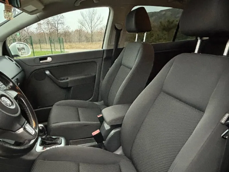 Продам  volkswagen golf plus
Год выпуска 2013
Объем двигателя 1.6
Коробка автомат
Родной пробег 168.000км, без дтп, 2 хозяина

Комплектация
Стоит штатная мультимедия,
4 Электро стёклаподъемника,
Подогрев сидений, двух зоный климат контроль,
Подогрев заднего/переднего лобового и зеркал, abs/esp, электро регулировка складывания боковых зеркал! Датчики дождя, датчики света система адаптивного освещения (afs) хорошая  акустика,
Сигнализация, центральный замок, в автомобиле есть все для комфорта,

По кузову рыжиков и вздутия нет, от слова совсем!
Мотор, коробка в отличном  состоянии  машина полностью обслужена от и до вложений не требует от слова совсем,
Ходовая часть, масла, фильтра, недавно были обслужены полностью,
Салон в отлично сохранилась, работает каждая кнопочка!
По документам полный порядок, любой вид оформления!
По запросу скину видео обзор.

Цена 880.000.р
Г. Донецк

Номер телефона
+7949-564-47-36
+7949-620-99-74 - фотография - 8