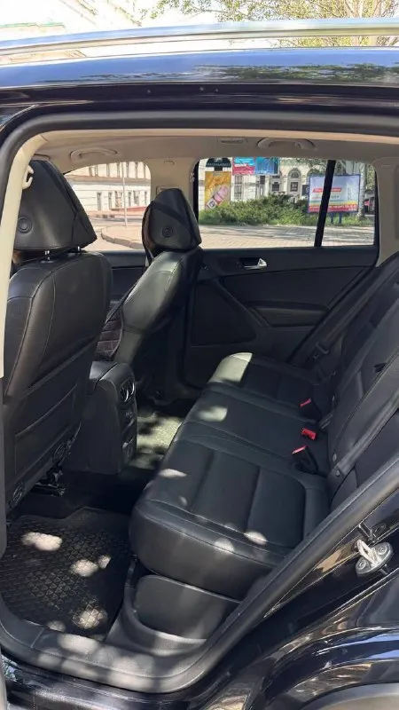Volkswagen tiguan рестайлинг, 2013 год коробка автомат объем 2.0 л бензин максимальная комплектация автозапуск starline пробег 102 000 км цена 1 700 000 звонить : +79497030888 - фотография - 10