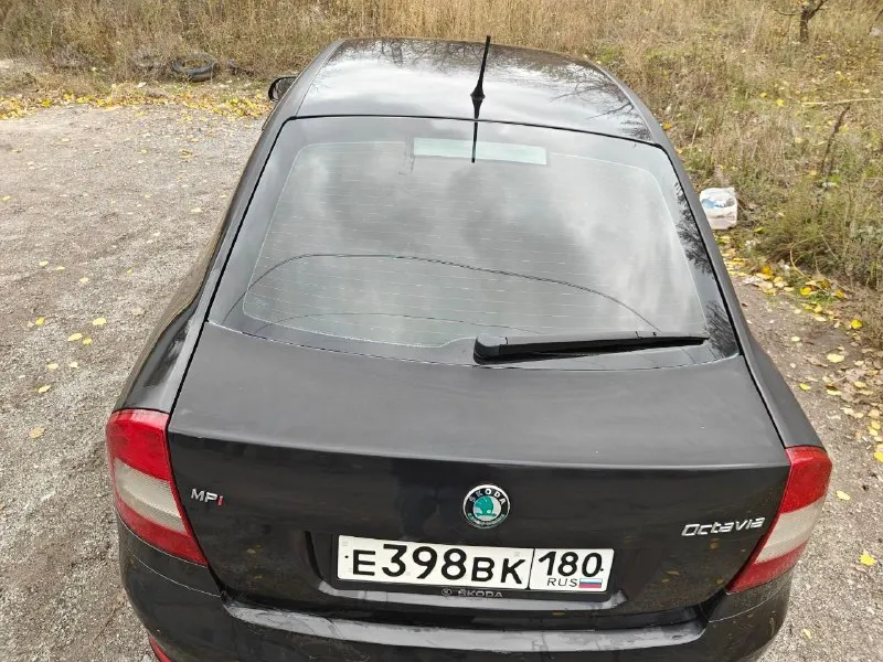 Цена: 800.000 шкода а5 elegance 2011г 1.6 bse на акпп- aisin 09g (6 ступка) - климат 2х зон - подогревы 4х сидений - лед оптика (новые фары в сборе) +старые - подсветка в сторону поворота при повороте руля - 4 парктроника сзади, выводятся на дисплей - 4 стекло подъёмника (авто) - по электрике куча опций (настраиваемых) – приветственный, провожающий свет, складывание и подогрев боковых зеркал, зеркала движутся при включении r заднего хода итд. - заводская музыка и магнитола bolero, играет нормально - мультрируль - салон эва кожа-ткань комбинированный (перешита) включая дверные карты, подлокотник. (в общем максималка с доп. пакетом по комплектации) по технической части все ок, срочных и объемных вложений не требует, сел-поехал. моменты по лкп все видны на фото. по низам, порогам-днищу целая. г. донецк, киевский р-н. +79493164975 - фотография - 10