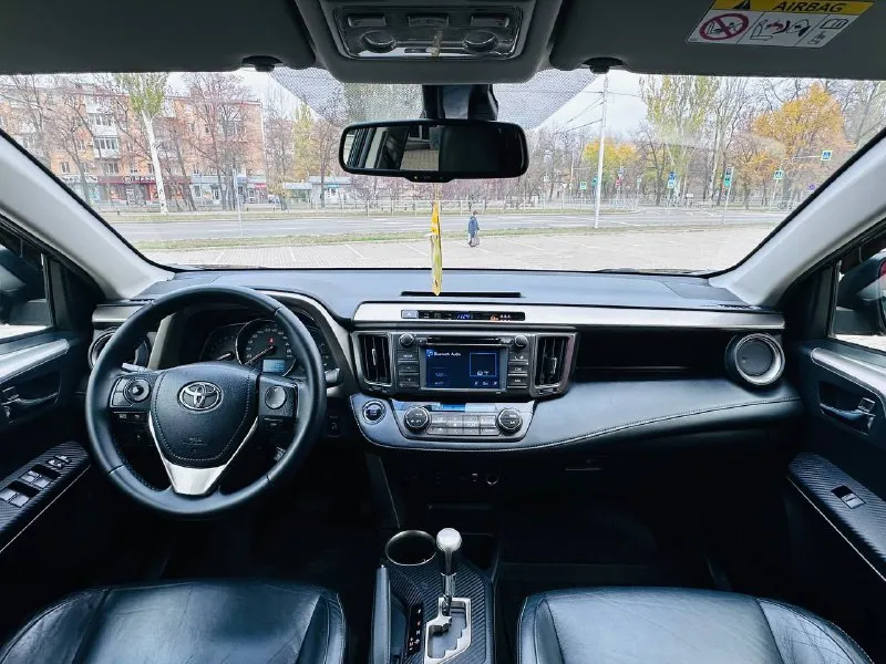 Toyota rav4 официал! 2013г бензин 2.0 автомат максимальная комплектация!!! 123 родного пробега!!! автомобиль не требует вложений! есть все для комфортного вождения!! без ключевой доступ, старт/стоп, салон кожа, электро регулировка сидений, подогрев сидений, парктроник, камера заднего вида, монитор, электро багажник, климат/контроль, круиз/контроль, мульти руль, и многое другое…. . с документами полный порядок!!!! переоформление в мрэо!! цена 1,595❗️цена на два дня!!!!!!!!!!!!! все вопросы по тел +79494681080 📲 tg: дмитрий 📞 звоните: +7(949)4681080 - фотография - 8