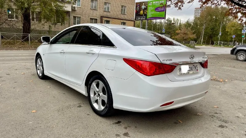 Цена: 950.000₽. торг продаю hyundai sonata vf по документам авто чистая, любое оформление, автомобиль в прекраснейшем состоянии, не битый, без гнили и ржавчины, по технической части автомобиль полностью обслужен, мотор работает без нареканий, масло не ест от слова совсем, коробка работает идеально, во всех режимах, ходовая полностью обслужена, комплектация: климат контроль обслужен, датчик света и дождя, esp, abs, подогрев сидений и зеркал, полный стеклопакет, штатная сигнализация, родная мультимедиа, установлен ксенон в два этажа, новая зимняя резина на литье. звоните в любое время торг у капота. возможен обмен на авто дешевле. двигатель:2.0.бензин год: 2011 пробег: 190 к коробка: автомат 6 ступеней. г харцызск-макеевка тел +79495293246 - фотография - 2