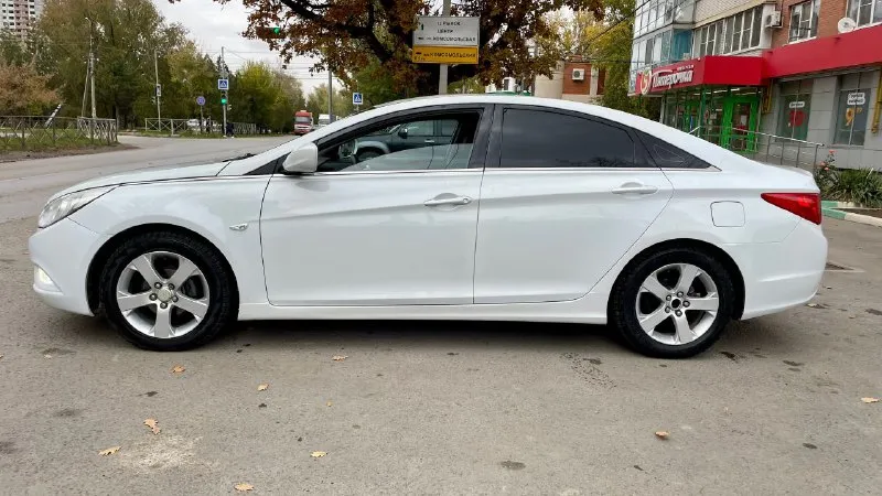 Цена: 950.000₽. торг продаю hyundai sonata vf по документам авто чистая, любое оформление, автомобиль в прекраснейшем состоянии, не битый, без гнили и ржавчины, по технической части автомобиль полностью обслужен, мотор работает без нареканий, масло не ест от слова совсем, коробка работает идеально, во всех режимах, ходовая полностью обслужена, комплектация: климат контроль обслужен, датчик света и дождя, esp, abs, подогрев сидений и зеркал, полный стеклопакет, штатная сигнализация, родная мультимедиа, установлен ксенон в два этажа, новая зимняя резина на литье. звоните в любое время торг у капота. возможен обмен на авто дешевле. двигатель:2.0.бензин год: 2011 пробег: 190 к коробка: автомат 6 ступеней. г харцызск-макеевка тел +79495293246 - фотография - 3