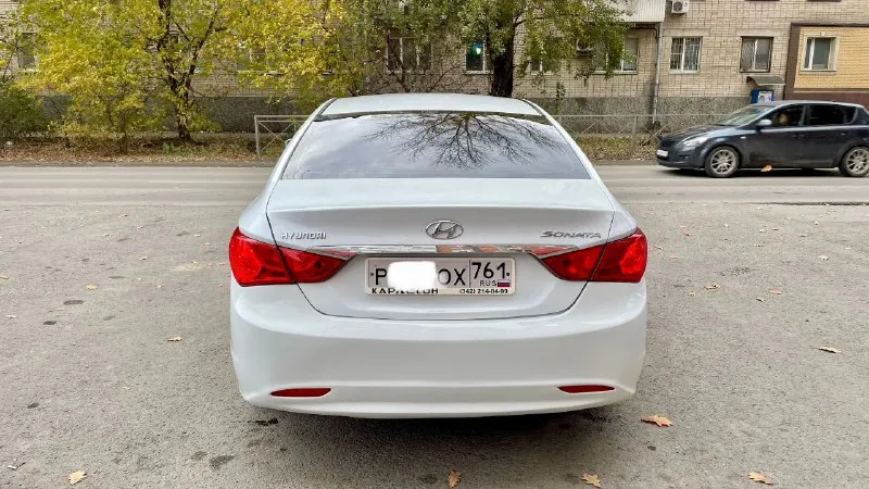 Цена: 950.000₽. торг продаю hyundai sonata vf по документам авто чистая, любое оформление, автомобиль в прекраснейшем состоянии, не битый, без гнили и ржавчины, по технической части автомобиль полностью обслужен, мотор работает без нареканий, масло не ест от слова совсем, коробка работает идеально, во всех режимах, ходовая полностью обслужена, комплектация: климат контроль обслужен, датчик света и дождя, esp, abs, подогрев сидений и зеркал, полный стеклопакет, штатная сигнализация, родная мультимедиа, установлен ксенон в два этажа, новая зимняя резина на литье. звоните в любое время торг у капота. возможен обмен на авто дешевле. двигатель:2.0.бензин год: 2011 пробег: 190 к коробка: автомат 6 ступеней. г харцызск-макеевка тел +79495293246 - фотография - 4