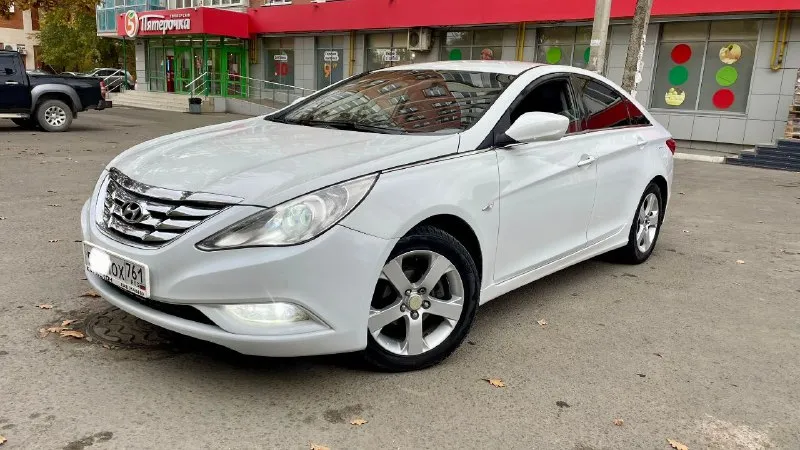 Цена: 950.000₽. торг продаю hyundai sonata vf по документам авто чистая, любое оформление, автомобиль в прекраснейшем состоянии, не битый, без гнили и ржавчины, по технической части автомобиль полностью обслужен, мотор работает без нареканий, масло не ест от слова совсем, коробка работает идеально, во всех режимах, ходовая полностью обслужена, комплектация: климат контроль обслужен, датчик света и дождя, esp, abs, подогрев сидений и зеркал, полный стеклопакет, штатная сигнализация, родная мультимедиа, установлен ксенон в два этажа, новая зимняя резина на литье. звоните в любое время торг у капота. возможен обмен на авто дешевле. двигатель:2.0.бензин год: 2011 пробег: 190 к коробка: автомат 6 ступеней. г харцызск-макеевка тел +79495293246 - фотография - 5