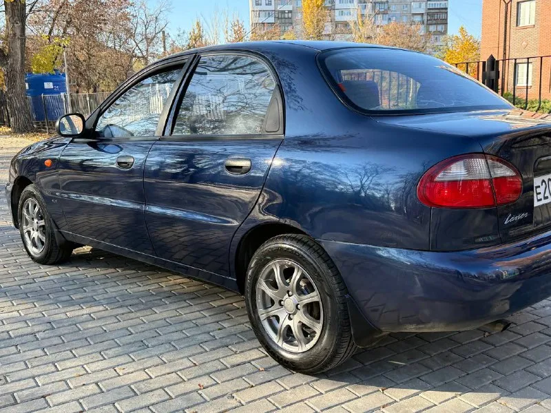 Продам daewoo lanos (поляк) 2007 года выпуска авто в отличном состояние!самая полная комплектация sx(гур, кондиционер,2 стеклоподъемника, abs) 1.6 работает отлично, масло не ест. коробка без нареканий. кузов без ржавчины и коррозии. все силовые агрегаты целые! салон опрятный, не прокурен. красивые титаны на хорошей резине. музыка aux и bluetooth юридически чист, любое переоформление донецк 340.000 +79495097888 📲 tg: дешевые колеса 📞 звоните: +7(949)5097888 - фотография - 5