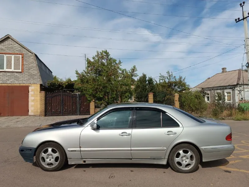 ‼️продаётся ‼️ mercedes е-клас 1999г, 2.0 бензин -газ, коробка -автомат, музыка, сигнализация, доводка стёкл от замка, состояние хорошее, цена 370.000руб, торг, по всем вопросам обращаться по номеру телефона ☎️ +79497316305 женя мариуполь 📲 tg: оля урзуф -мариуполь 📞 звоните: +7(949)7316305 - фотография - 2