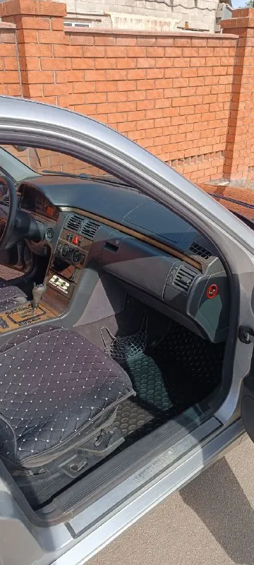 ‼️продаётся ‼️ mercedes е-клас 1999г, 2.0 бензин -газ, коробка -автомат, музыка, сигнализация, доводка стёкл от замка, состояние хорошее, цена 370.000руб, торг, по всем вопросам обращаться по номеру телефона ☎️ +79497316305 женя мариуполь 📲 tg: оля урзуф -мариуполь 📞 звоните: +7(949)7316305 - фотография - 6