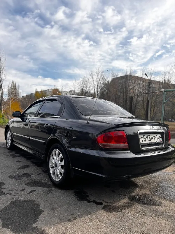 Продам hyundai sonata 2.0 бензин ⛽️ 2005 года автомобиль на полном ходу, сел и поехал на любое расстоянии. штрафов и арестов не имеет. продажа от собственника. авто находится территориально в донецке. кожаный салон, кондиционер, подогрев сидений. цена 470 к торг 79493273918 📲 tg: v 📞 звоните: +7(949)3273918 - фотография - 1