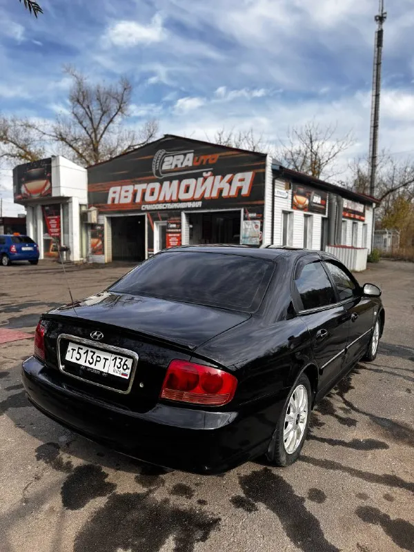 Продам hyundai sonata 2.0 бензин ⛽️ 2005 года автомобиль на полном ходу, сел и поехал на любое расстоянии. штрафов и арестов не имеет. продажа от собственника. авто находится территориально в донецке. кожаный салон, кондиционер, подогрев сидений. цена 470 к торг 79493273918 📲 tg: v 📞 звоните: +7(949)3273918 - фотография - 4