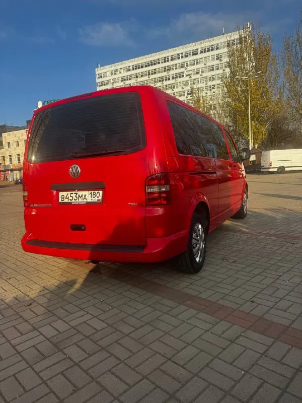 Volkswagen transporter t5 2008 год 2.5 полный привод пробег 120.000км (двс контрактный вписан в птс) механика 6-ст мест 8+1 длинная база кондиционер мультимедиа стеклоподъемники сигнализация с автозапуском кузов без рыжиков и прочих изъянов обработана и обезшумлена резина зимняя новая технически обслужена на уверенном ходу автомобиль личный в перевозках не участвовал!!! цена 1.500.000₽ тел. +79493903042 telegram +79930811808 📲 tg: александр 📞 звоните: +7(949)3903042 - фотография - 4