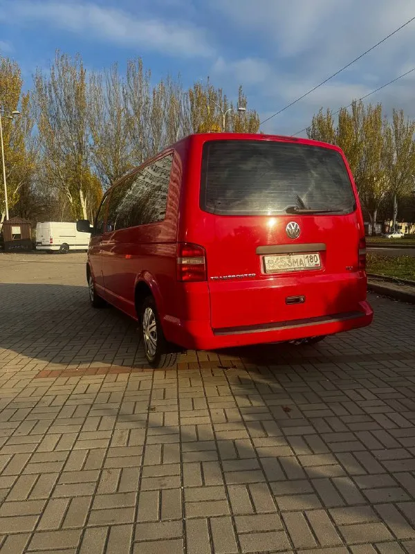 Volkswagen transporter t5 2008 год 2.5 полный привод пробег 120.000км (двс контрактный вписан в птс) механика 6-ст мест 8+1 длинная база кондиционер мультимедиа стеклоподъемники сигнализация с автозапуском кузов без рыжиков и прочих изъянов обработана и обезшумлена резина зимняя новая технически обслужена на уверенном ходу автомобиль личный в перевозках не участвовал!!! цена 1.500.000₽ тел. +79493903042 telegram +79930811808 📲 tg: александр 📞 звоните: +7(949)3903042 - фотография - 5