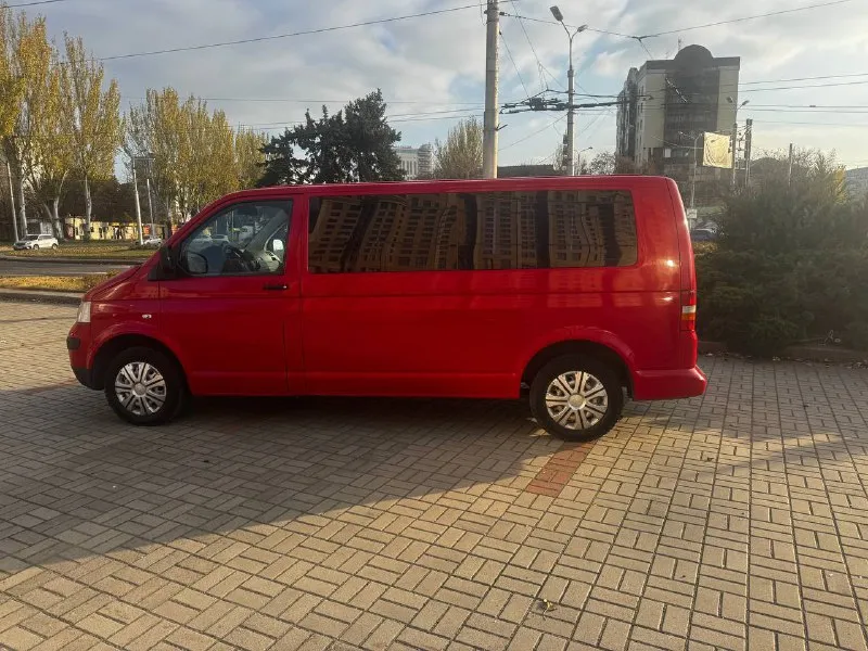 Volkswagen transporter t5 2008 год 2.5 полный привод пробег 120.000км (двс контрактный вписан в птс) механика 6-ст мест 8+1 длинная база кондиционер мультимедиа стеклоподъемники сигнализация с автозапуском кузов без рыжиков и прочих изъянов обработана и обезшумлена резина зимняя новая технически обслужена на уверенном ходу автомобиль личный в перевозках не участвовал!!! цена 1.500.000₽ тел. +79493903042 telegram +79930811808 📲 tg: александр 📞 звоните: +7(949)3903042 - фотография - 6