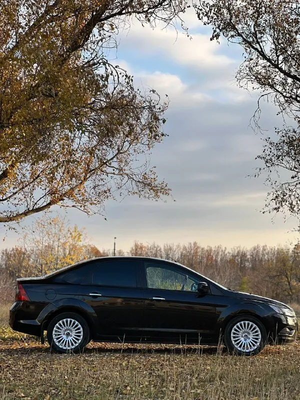 Ford focus 2 рестайлинг 2011г продам свой личный авто, оформлен на меня. мотор 1.6 100лс, работает ровно, не дымит, тяга хорошая, весь сухой. недавно были заменены все сальники, грм, свечи, провода, патрубки, рулевая рейка, насос гур. коробка автомат, надежный как калашников, работает отлично, новое масло. по кузову отличное состояние, ничего делать не надо + отполирован. vin читается хорошо. рыжиков гнили нет совсем! низ авто в идеальном состоянии. вид как на фото. комплектация titanium : 4 авто эл. подъемника, эл. зеркала, 2-зонный климат (заправлен), подогревы сидений и лобового, музыка sony, сигнализация, датчик света и дождя. работает все! салон в хорошем состоянии. ходовая сделанная вся!новая оптика вышла 50к, свет шикарный, все фары в пленках, морда в стиле st, авто на хорошей летней резине + зимняя резина и стоковые фары для переоформления и запчасти для след. т. о. я хозяин, переоформление без проблем! 630.000₽ +79493609487 донецк - фотография - 6