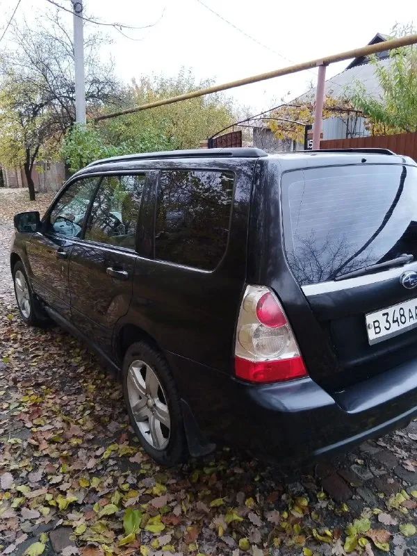 Продам subaru forester 2005г рестайлинг, коробка автомат. оригинальный пробег: 260 тыс. км. полный привод. 2,5 литровый-турбо бензин, масло не берёт. автоматическая кпп. комплектация: панорамная крыша, круиз-контроль, климат-контроль, сигнализация с обратной связью, электропривод зеркал с обогревом, мультируль, гидроусилитель руля, омыватель передних фар, музыка с аудиосистемой кожаный салон и многое другое! отдам с машиной комплект зимней резины! заменено масло в коробке и мостах. продажа от собственника без штрафов и арестов. цена 850 000 руб. по всем вопросам обращаться по телефону +7(949)331-51-17 📞 звоните: +7(949)3315117 - фотография - 5