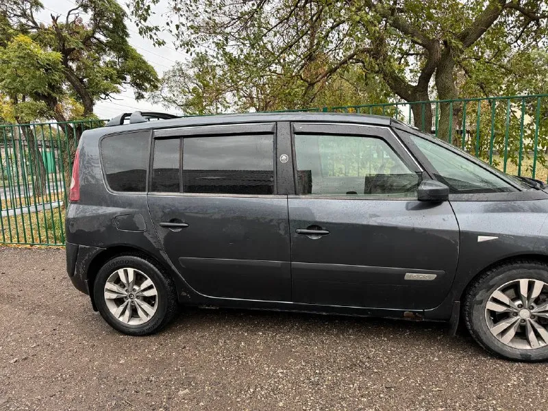 Продам renault эспейс 4 1,9 дизель, сделан кап ремонт двс, заменены форсунки картридж турбины, авто... - фотография