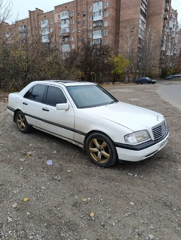 Продам mercedes с180 1993 год газ бензин. машина на ходу сел уехал. учет постоянный любое оформление. машина требует вложений нужно варить дно и бордюры. донецк цена 200тыс. +79495064510 📞 звоните: +7(949)5064510 - фотография - 3