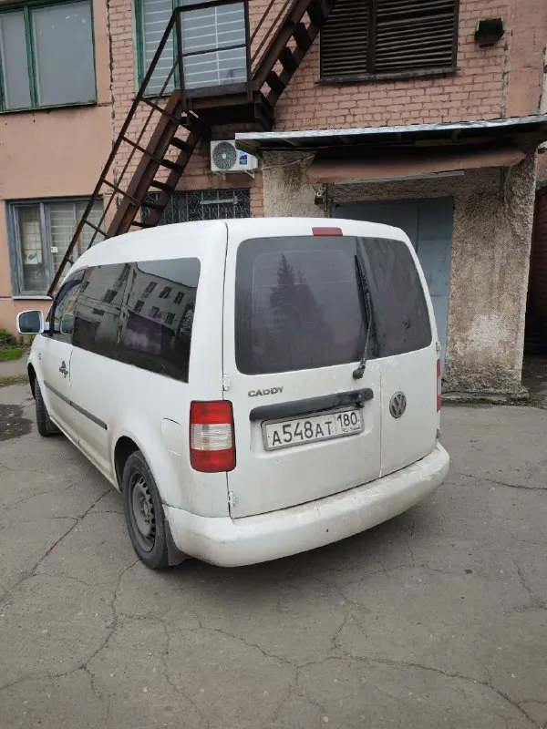 Продам volkswagen кадди 2005 г. пассажир, задние сиденья сняты. 1.9 турбодизель. машина под ремонт, пробита прокладка головки и есть что делать по ходовой. заводится, едет, но на дальние расстояния перегревается. пробег - 407 тысяч. на крыльях ржавчина, но не фатальная. машина была в коммерции, пробеги в основном по трассе. 450 тысяч рублей. +79493160295 владимир макеевка 📞 звоните: +7(949)3160295 - фотография - 2