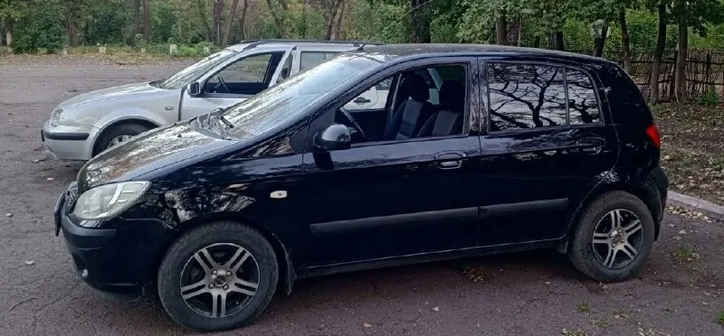Продам hyundai гетц, 2005 года, двс 1.4, мкпп, сигнализация, центральный замок, 4 стеклоподъёмника, кондиционер заправлен дует холодным, подогрев передних сидений, обогрев заднего стекла, регулировка водительского сиденья по высоте, установлена дополнительная противоугонная система в виде блокировки кпп, двигатель, кпп, ходовка все в норме, чистый ухоженный салон без дыр затертостей, царапин и т. д., кузов без дырок и рыжиков, имеются не значительные вреиенные коцыки по кузову, цена 550 т. р., торг, +79591022884 📞 звоните: +7(959)1022884 - фотография - 2