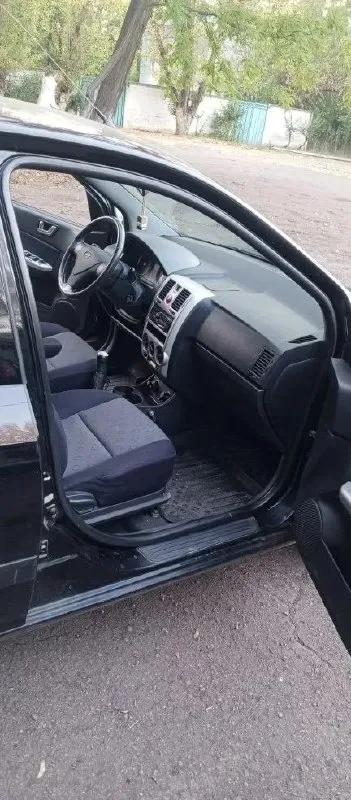 Продам hyundai гетц, 2005 года, двс 1.4, мкпп, сигнализация, центральный замок, 4 стеклоподъёмника, кондиционер заправлен дует холодным, подогрев передних сидений, обогрев заднего стекла, регулировка водительского сиденья по высоте, установлена дополнительная противоугонная система в виде блокировки кпп, двигатель, кпп, ходовка все в норме, чистый ухоженный салон без дыр затертостей, царапин и т. д., кузов без дырок и рыжиков, имеются не значительные вреиенные коцыки по кузову, цена 550 т. р., торг, +79591022884 📞 звоните: +7(959)1022884 - фотография - 3
