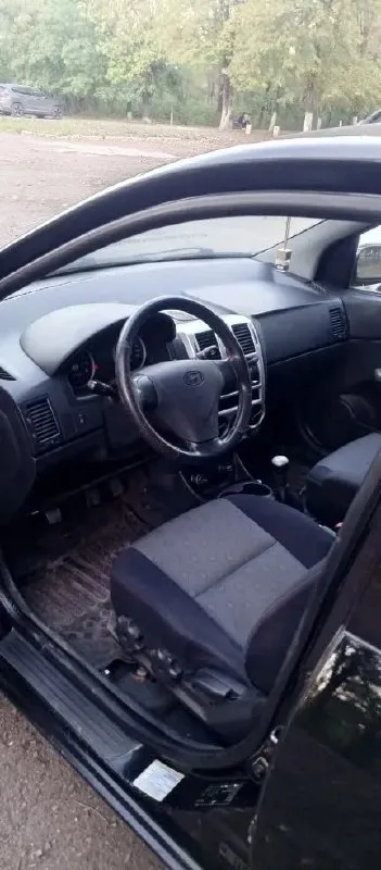 Продам hyundai гетц, 2005 года, двс 1.4, мкпп, сигнализация, центральный замок, 4 стеклоподъёмника, кондиционер заправлен дует холодным, подогрев передних сидений, обогрев заднего стекла, регулировка водительского сиденья по высоте, установлена дополнительная противоугонная система в виде блокировки кпп, двигатель, кпп, ходовка все в норме, чистый ухоженный салон без дыр затертостей, царапин и т. д., кузов без дырок и рыжиков, имеются не значительные вреиенные коцыки по кузову, цена 550 т. р., торг, +79591022884 📞 звоните: +7(959)1022884 - фотография - 4