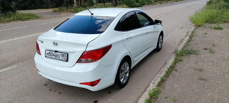 Продам hyundai solaris,2016 г. в.,1.6 л, механика 6ст. ,140 тыс. км пробег,4 стеклоподъёмника, климат, мульти руль, камера з. в., состояние отличное, два комплекта резины. цена 950 000, торг. +79493140225 📲 tg: @petrenko_alex_dr 📞 звоните: +7(949)3140225 - фотография - 3