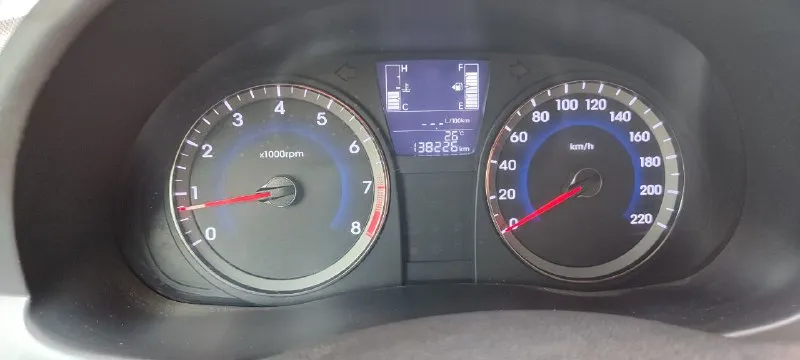 Продам hyundai solaris,2016 г. в.,1.6 л, механика 6ст. ,140 тыс. км пробег,4 стеклоподъёмника, климат, мульти руль, камера з. в., состояние отличное, два комплекта резины. цена 950 000, торг. +79493140225 📲 tg: @petrenko_alex_dr 📞 звоните: +7(949)3140225 - фотография - 7