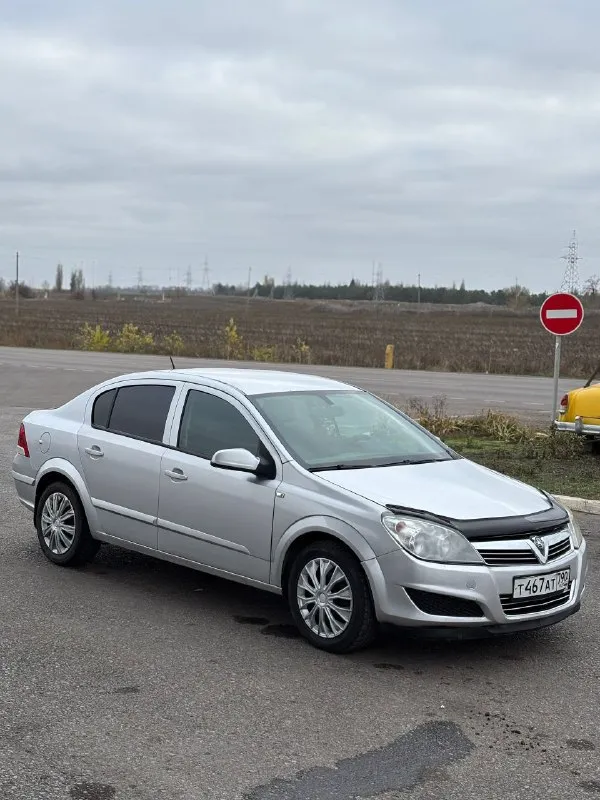 Продам opel astra h 2008г пробег 235 700 км цена: 485 000₽ торг обмен с доплатой в обе стороны ) ☎️ +79494058630 +79493772338 мотор 1.6,коробка механика 5-ти ступенчатая. в техническом плане машина на 5+ автомобиль в хорошем состоянии для своих лет, в дтп не участвовала. кузов не гнилой, ржавчины нет. подогрев сидений, зеркал. кондиционер, мультируль, электро-регулировка зеркал. зимняя резина. документы в полном порядке, машина готова к переоформлению. - фотография - 3