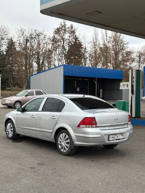 Продам opel astra h 2008г пробег 235 700 км цена: 485 000₽ торг обмен с доплатой в обе стороны ) ☎️ +79494058630 +79493772338 мотор 1.6,коробка механика 5-ти ступенчатая. в техническом плане машина на 5+ автомобиль в хорошем состоянии для своих лет, в дтп не участвовала. кузов не гнилой, ржавчины нет. подогрев сидений, зеркал. кондиционер, мультируль, электро-регулировка зеркал. зимняя резина. документы в полном порядке, машина готова к переоформлению. - фотография - 4
