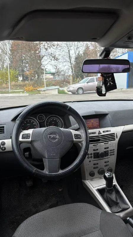 Продам opel astra h 2008г пробег 235 700 км цена: 485 000₽ торг обмен с доплатой в обе стороны ) ☎️ +79494058630 +79493772338 мотор 1.6,коробка механика 5-ти ступенчатая. в техническом плане машина на 5+ автомобиль в хорошем состоянии для своих лет, в дтп не участвовала. кузов не гнилой, ржавчины нет. подогрев сидений, зеркал. кондиционер, мультируль, электро-регулировка зеркал. зимняя резина. документы в полном порядке, машина готова к переоформлению. - фотография - 6