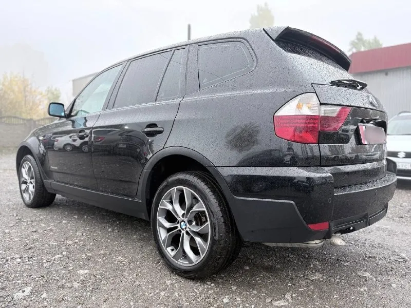 Продам bmw x3 e83 рестайлинг 2009г. 2л (179 л. с.) коробка автомат полный привод xdrive ☎ +7949-634-22-65 автомобиль в отличном состоянии. кузов без дефектов и ржавчины. два передних крыла косметический окрас, остальное в заводском. крылья красили в дорогом сервисе, 60 тыс. руб. за деталь, покрашено отлично. вид имеет шикарный. все детали родные. двигатель, коробка, техника, электрика все работает отлично, без вложений и проблем. недавно проводилась полная диагностика автомобиля, все что требовалось заменено, также везде поменяны жидкости (масла, антифриз, тормозная жидкость, жидкость гур) и фильтра. по электрике все работает, ошибок нет. летом кондиционер дозаправлялся, холодит отлично. печка тоже греет отлично. ❗на выполненные работы есть акты и чеки. хорошая комплектация: кожанный салон, кожаный руль, полный электро-стеклопакет, 10 подушек безопасности, кондиционер, подогрев заднего стекла, парктроники, электро регулировка зеркал, помощь при спуске, датчики 📞 звоните: +7(949)6342265 - фотография - 3