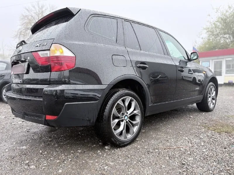 Продам bmw x3 e83 рестайлинг 2009г. 2л (179 л. с.) коробка автомат полный привод xdrive ☎ +7949-634-22-65 автомобиль в отличном состоянии. кузов без дефектов и ржавчины. два передних крыла косметический окрас, остальное в заводском. крылья красили в дорогом сервисе, 60 тыс. руб. за деталь, покрашено отлично. вид имеет шикарный. все детали родные. двигатель, коробка, техника, электрика все работает отлично, без вложений и проблем. недавно проводилась полная диагностика автомобиля, все что требовалось заменено, также везде поменяны жидкости (масла, антифриз, тормозная жидкость, жидкость гур) и фильтра. по электрике все работает, ошибок нет. летом кондиционер дозаправлялся, холодит отлично. печка тоже греет отлично. ❗на выполненные работы есть акты и чеки. хорошая комплектация: кожанный салон, кожаный руль, полный электро-стеклопакет, 10 подушек безопасности, кондиционер, подогрев заднего стекла, парктроники, электро регулировка зеркал, помощь при спуске, датчики 📞 звоните: +7(949)6342265 - фотография - 4