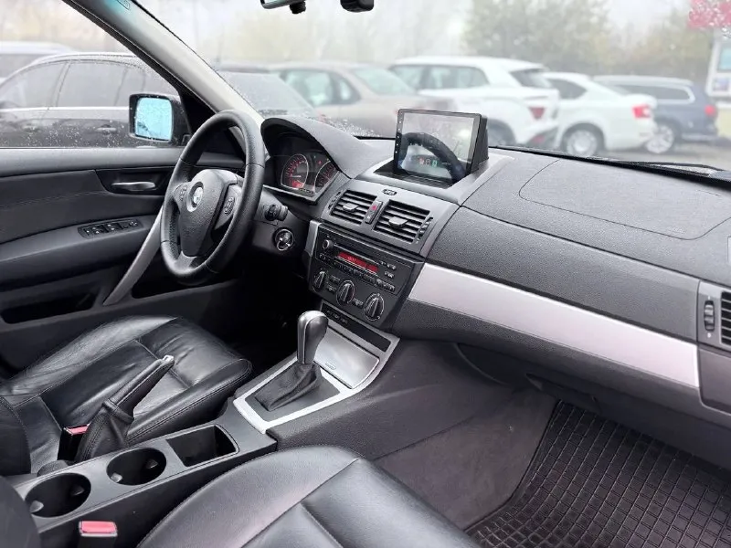 Продам bmw x3 e83 рестайлинг 2009г. 2л (179 л. с.) коробка автомат полный привод xdrive ☎ +7949-634-22-65 автомобиль в отличном состоянии. кузов без дефектов и ржавчины. два передних крыла косметический окрас, остальное в заводском. крылья красили в дорогом сервисе, 60 тыс. руб. за деталь, покрашено отлично. вид имеет шикарный. все детали родные. двигатель, коробка, техника, электрика все работает отлично, без вложений и проблем. недавно проводилась полная диагностика автомобиля, все что требовалось заменено, также везде поменяны жидкости (масла, антифриз, тормозная жидкость, жидкость гур) и фильтра. по электрике все работает, ошибок нет. летом кондиционер дозаправлялся, холодит отлично. печка тоже греет отлично. ❗на выполненные работы есть акты и чеки. хорошая комплектация: кожанный салон, кожаный руль, полный электро-стеклопакет, 10 подушек безопасности, кондиционер, подогрев заднего стекла, парктроники, электро регулировка зеркал, помощь при спуске, датчики 📞 звоните: +7(949)6342265 - фотография - 6