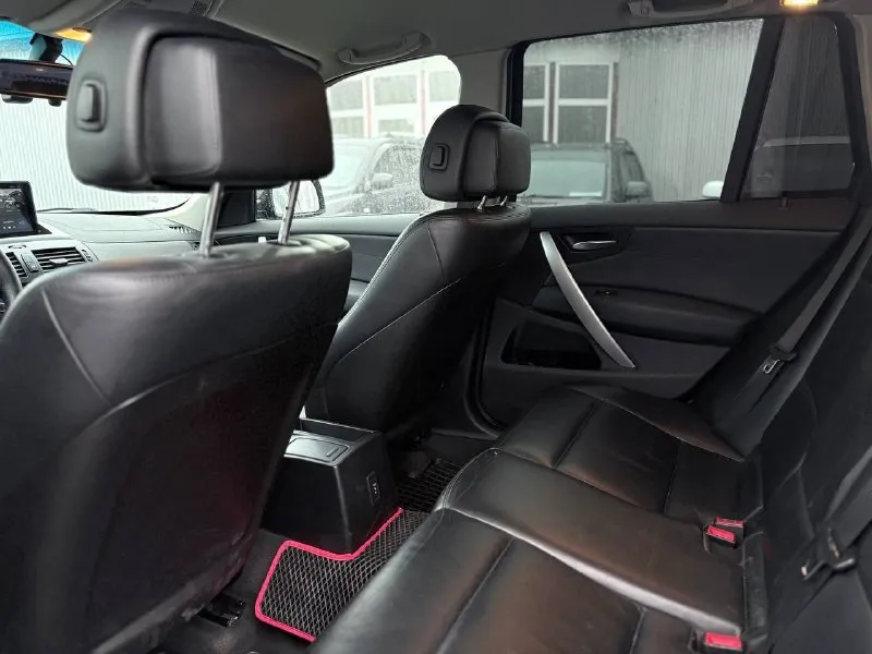 Продам bmw x3 e83 рестайлинг 2009г. 2л (179 л. с.) коробка автомат полный привод xdrive ☎ +7949-634-22-65 автомобиль в отличном состоянии. кузов без дефектов и ржавчины. два передних крыла косметический окрас, остальное в заводском. крылья красили в дорогом сервисе, 60 тыс. руб. за деталь, покрашено отлично. вид имеет шикарный. все детали родные. двигатель, коробка, техника, электрика все работает отлично, без вложений и проблем. недавно проводилась полная диагностика автомобиля, все что требовалось заменено, также везде поменяны жидкости (масла, антифриз, тормозная жидкость, жидкость гур) и фильтра. по электрике все работает, ошибок нет. летом кондиционер дозаправлялся, холодит отлично. печка тоже греет отлично. ❗на выполненные работы есть акты и чеки. хорошая комплектация: кожанный салон, кожаный руль, полный электро-стеклопакет, 10 подушек безопасности, кондиционер, подогрев заднего стекла, парктроники, электро регулировка зеркал, помощь при спуске, датчики 📞 звоните: +7(949)6342265 - фотография - 7