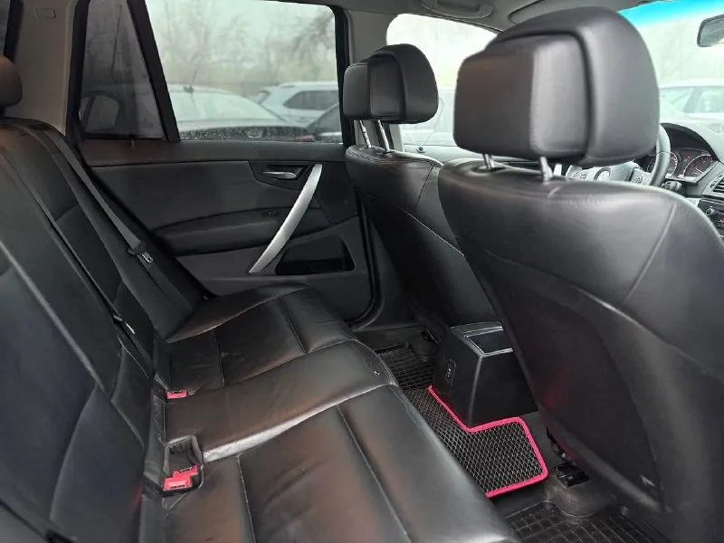 Продам bmw x3 e83 рестайлинг 2009г. 2л (179 л. с.) коробка автомат полный привод xdrive ☎ +7949-634-22-65 автомобиль в отличном состоянии. кузов без дефектов и ржавчины. два передних крыла косметический окрас, остальное в заводском. крылья красили в дорогом сервисе, 60 тыс. руб. за деталь, покрашено отлично. вид имеет шикарный. все детали родные. двигатель, коробка, техника, электрика все работает отлично, без вложений и проблем. недавно проводилась полная диагностика автомобиля, все что требовалось заменено, также везде поменяны жидкости (масла, антифриз, тормозная жидкость, жидкость гур) и фильтра. по электрике все работает, ошибок нет. летом кондиционер дозаправлялся, холодит отлично. печка тоже греет отлично. ❗на выполненные работы есть акты и чеки. хорошая комплектация: кожанный салон, кожаный руль, полный электро-стеклопакет, 10 подушек безопасности, кондиционер, подогрев заднего стекла, парктроники, электро регулировка зеркал, помощь при спуске, датчики 📞 звоните: +7(949)6342265 - фотография - 8