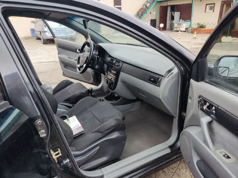 Chevrolet lacetti (лачетти) 2006 г. 1.8 л. , пятилетка. авто мариупольское, покраска не идеальна. срочная продажа!!! цена: 350 тыс. , торг +79497441272 📲 tg: елена ромашкина 📞 звоните: +7(949)7441272 - фотография - 7