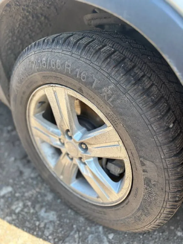 П р о д а м chevrolet trax lt 2015г двигатель 1.4 турбо бензин -газ(евро-5) коробка автомат(масло менялось регулярно) родной пробег 110000км кондиционер, мультируль. стеклоподьемники, усилитель руля и регулировка зеркал -все электро. два комплекта ключей комплект летней резины. нужна растаможка!!! цена 600000рубл. +7(949)0041604 📲 tg: ольга денисенко 📞 звоните: +7(949)0041604 - фотография - 4