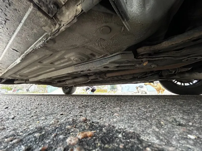 В продаже hyundai accent: - цена 465.000 рублей торг; - 2006 года выпуска; - родной пробег 212000 километров; - 1 хозяин (19 лет во владении); - весь в родном окрасе; - 5-ступенчатая мкпп; - 1.5 16 клапанный двигатель g4ec; комплектация мт1: — гур; — кондиционер; — обогрев заднего стекла; по машине есть не значительные моменты по лкп, это вздутия и рыжики на задних арках, без дыр! не большие царапины по бамперам, не критично, трещинка на лобовом стекле. стекла в круг родные кроме лобового, авто без, дтп родной окрас, по двигателю и коробке никаких нареканий нет, не дымит, не троит, не стучит, полностью обслужен и готов к эксплуатации. кондиционер заправлен, холодит, все функции авто рабочие. ходовая и днище в отличнейшем состоянии, по технике в идеальном состоянии. автотека. 🙎🏻‍♂️ @daparts180 📞 +79497427681 данил - фотография - 10