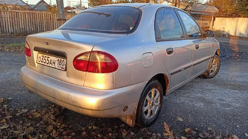 Срочно!!! продам daewoo lanos 1.5 поляк 254100 км газ пропан /бензин гидроусилитель руля, передние стеклоподъёмники, кондиционер(нужно обслужить) двигатель отличный, не дымит, масло не ест, едет отлично что на газу что на бензине, компрессия 14 везде. кпп в норме, не выбивает, по ходовой все хорошо, недавно поменяны ступичные подшипники, пыльники шрусов, едет прямо, уверенно, на полном ходу, тормоза хорошие, увеличенный клиренс, стоит защита двигателя, баллон газа под запаску, газ зарегестрирован, сидения складываются. кузов в хорошем состоянии!все болячки поварены, пороги и арки целые, обрабатывался весной, ни одного рыжика!!!низа дверей капоты -все целое!машина в очень хорошем состоянии, выглядит достойно. магнитофон kenwood c aux продажа по дкп, контакты хозяина есть цена 285 000руб + торг возле капота донецк +79493473900 - фотография - 4