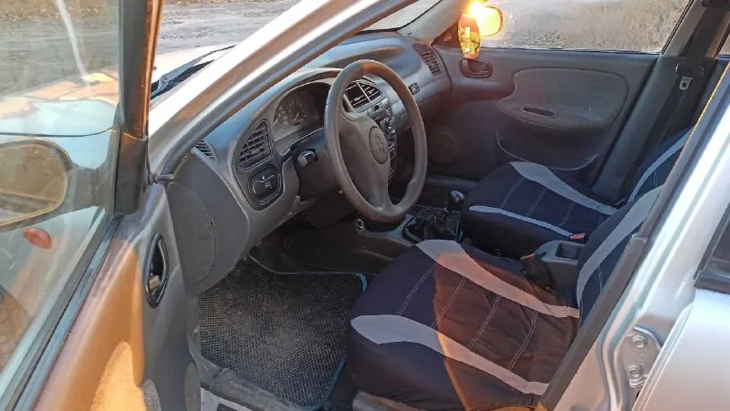 Срочно!!! продам daewoo lanos 1.5 поляк 254100 км газ пропан /бензин гидроусилитель руля, передние стеклоподъёмники, кондиционер(нужно обслужить) двигатель отличный, не дымит, масло не ест, едет отлично что на газу что на бензине, компрессия 14 везде. кпп в норме, не выбивает, по ходовой все хорошо, недавно поменяны ступичные подшипники, пыльники шрусов, едет прямо, уверенно, на полном ходу, тормоза хорошие, увеличенный клиренс, стоит защита двигателя, баллон газа под запаску, газ зарегестрирован, сидения складываются. кузов в хорошем состоянии!все болячки поварены, пороги и арки целые, обрабатывался весной, ни одного рыжика!!!низа дверей капоты -все целое!машина в очень хорошем состоянии, выглядит достойно. магнитофон kenwood c aux продажа по дкп, контакты хозяина есть цена 285 000руб + торг возле капота донецк +79493473900 - фотография - 7