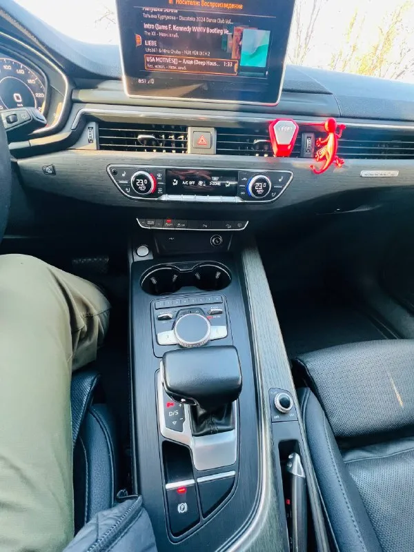 Продам личный авто который пригонял под заказ для себя, audi a4 b9 allroad в комплектации prestige, двигатель 2л турбо 252лс фирменная система полного привода quattro коробка dl382(переключений не ощущаются) покупал 2 года назад, тогда был 119600 км, сейчас 141000 замена масла каждые 5 тысяч (расхода масла нет) масло только motul масло в двс 2тыс назад муфта редуктор и коробка 15 тыс назад (оригинал) также заменил тормоза в круг на вентилируемые с перфорацией (zimmerman) резина зимняя и летняя в новом состоянии ! диски оригинал audi r19 такой комплектации в стране практически нет, из начинки есть все, что нужно! камеры 360(круговой обзор) премиальная акустика bang&olufsen 14 колонок и саб память сидений помощь парковки проекция автомобиль личный оформлен на меня !!! перекупы, салоны, площадки мимо!! машина полностью обслужена и доедет куда угодно обоснованный торг у машины ! +79493437687 до 📲 tg: ︎ 📞 звоните: +7(949)3437687 - фотография - 10