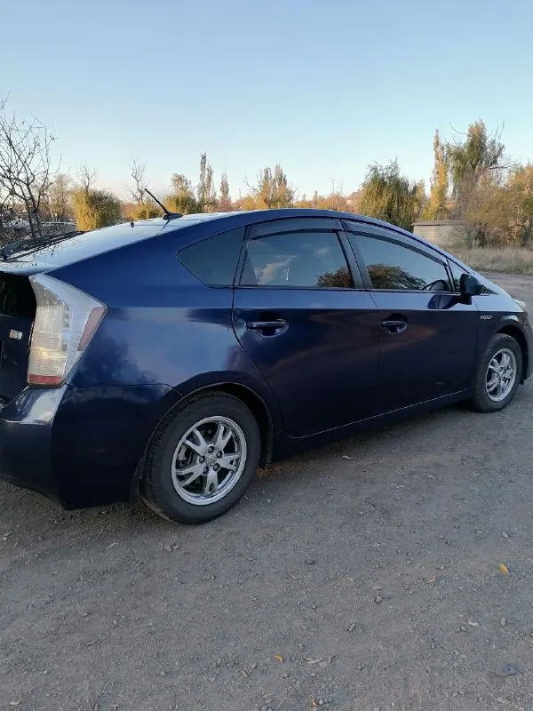 Продам. toyota prius 30. 2011г. гибрид, (газ- бензин). пробег 122648 m. куплен новый передний бампер, отдам в в батарею. цена 1,1 🍋 торг. телефон: +79497058148 - фотография - 3