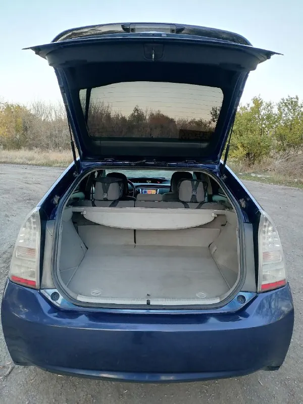 Продам. toyota prius 30. 2011г. гибрид, (газ- бензин). пробег 122648 m. куплен новый передний бампер, отдам в в батарею. цена 1,1 🍋 торг. телефон: +79497058148 - фотография - 4