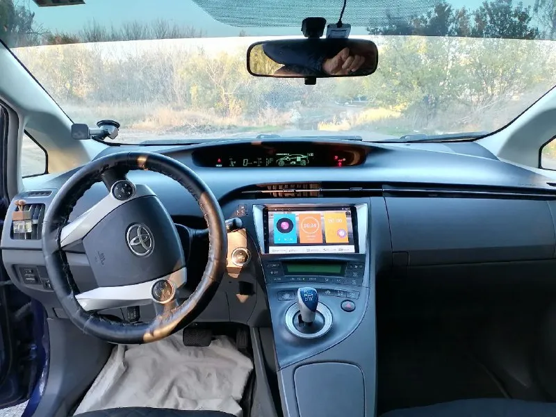 Продам. toyota prius 30. 2011г. гибрид, (газ- бензин). пробег 122648 m. куплен новый передний бампер, отдам в в батарею. цена 1,1 🍋 торг. телефон: +79497058148 - фотография - 5