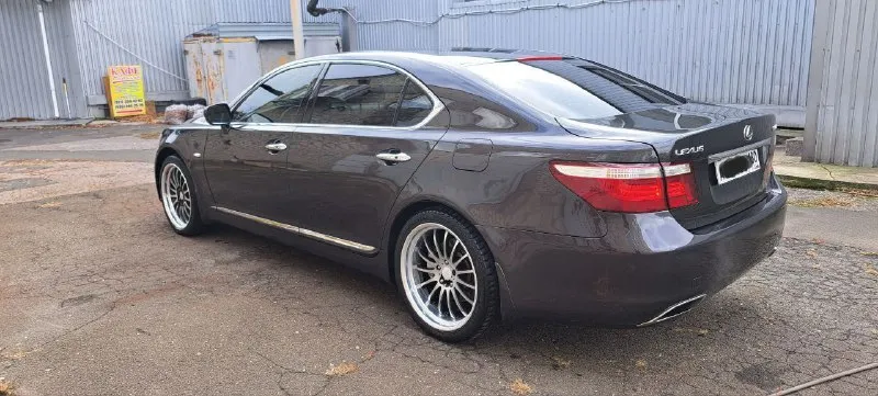 Ls460l 2008 270 пробег, v8 хороший, как внешне так и технически, об авто заботились, все жидкости заменены везде, диски колодки, рычаги, произвел т/о замена свечей, прокладок крышек, прокладок впуска и выпуска, муфт кордана, без ошибок, рейка на отлично, мотор и автомат делают своё дело, дорогой ксенон, очень хорошый свет, салон ухоженный, мультимедия андроид, 5 мест, работает всё, японец. колёса 20 мягко и комфортно, авто располагает к спокойной размеренной езде и если надо, быстро уйти из виду), цена за наличку. 1.390 +79496397148 - фотография - 3