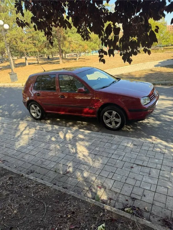 Продам volkswagen golf 4 1999 года.
Volkswagen гольф 🔥комплектация с кондиционером
1.6 Бензин. Простой, надежный мотор.
Кпп - механика
Автомобиль целый, ржавчины и гнили нет
Работает штатно, дыма и посторонних звуков нет.
Заменен на контрактный с пробегом 68000,в птс уже вписан
Ходовая вся перебрана, автомобиль без каких либо вложений, каждый день на ходу.
Машина в хорошем состоянии, сел-поехал.
Цена 430.000 руб торг возле капота
Документы чистые и в порядке, птс, стс, дкп все на руках.
+79493829280
Осмотр: донецк
📲 Tg: @chip0004
📞 Звоните: +7(949)3829280 - фотография - 3