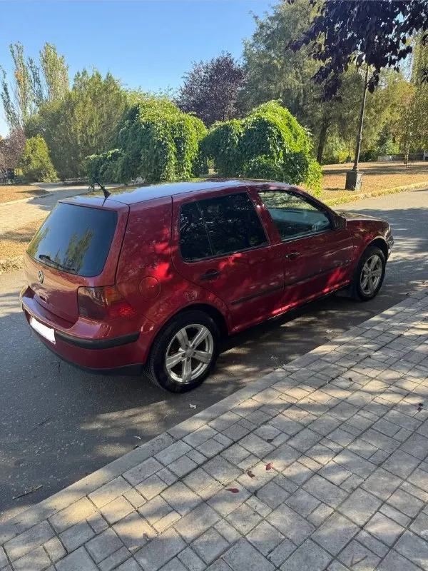 Продам volkswagen golf 4 1999 года.
Volkswagen гольф 🔥комплектация с кондиционером
1.6 Бензин. Простой, надежный мотор.
Кпп - механика
Автомобиль целый, ржавчины и гнили нет
Работает штатно, дыма и посторонних звуков нет.
Заменен на контрактный с пробегом 68000,в птс уже вписан
Ходовая вся перебрана, автомобиль без каких либо вложений, каждый день на ходу.
Машина в хорошем состоянии, сел-поехал.
Цена 430.000 руб торг возле капота
Документы чистые и в порядке, птс, стс, дкп все на руках.
+79493829280
Осмотр: донецк
📲 Tg: @chip0004
📞 Звоните: +7(949)3829280 - фотография - 4