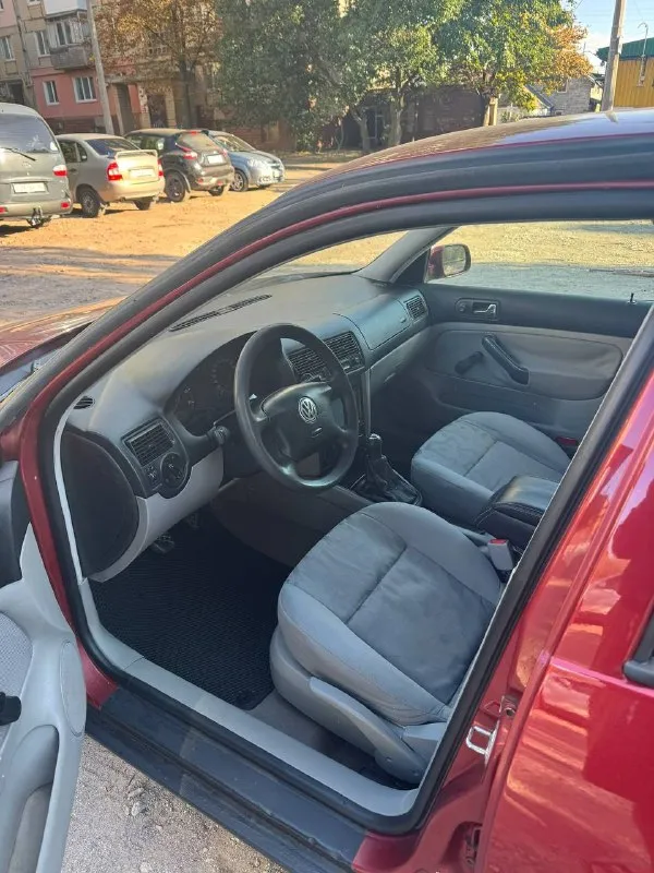 Продам volkswagen golf 4 1999 года.
Volkswagen гольф 🔥комплектация с кондиционером
1.6 Бензин. Простой, надежный мотор.
Кпп - механика
Автомобиль целый, ржавчины и гнили нет
Работает штатно, дыма и посторонних звуков нет.
Заменен на контрактный с пробегом 68000,в птс уже вписан
Ходовая вся перебрана, автомобиль без каких либо вложений, каждый день на ходу.
Машина в хорошем состоянии, сел-поехал.
Цена 430.000 руб торг возле капота
Документы чистые и в порядке, птс, стс, дкп все на руках.
+79493829280
Осмотр: донецк
📲 Tg: @chip0004
📞 Звоните: +7(949)3829280 - фотография - 6